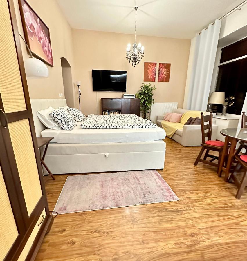 Home Away Main Square Apartment Poprad Extérieur photo
